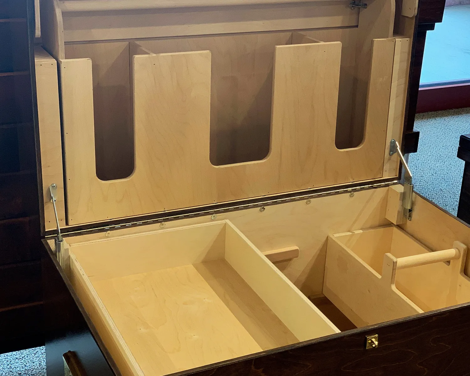 PHOENIX WEST DS Hardwood Trunk with Bandage Lid Best