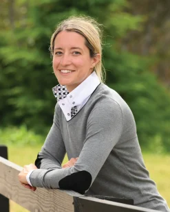 ESSEX CLASSICS Trey V-Neck Sweater Hot