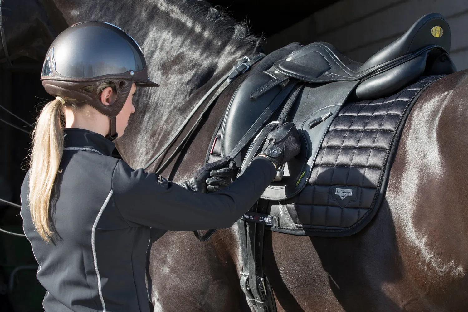 HORSE HEALTH TRADE LeMieux® Loire Satin Classic Dressage Square Best