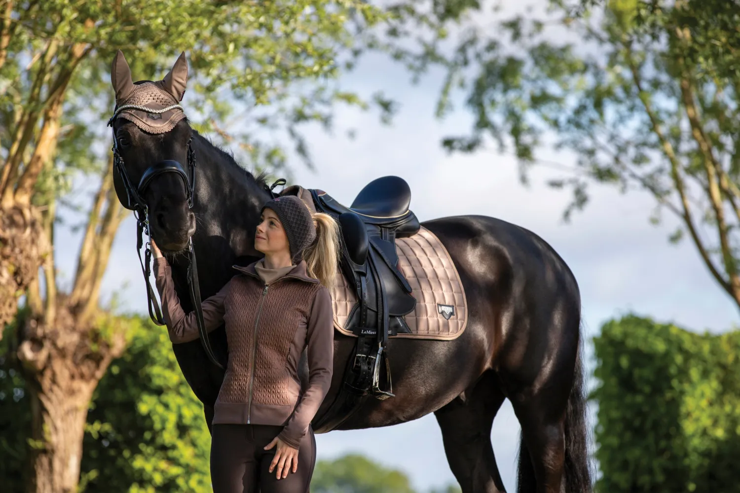 HORSE HEALTH TRADE LeMieux® Loire Satin Classic Dressage Square Best